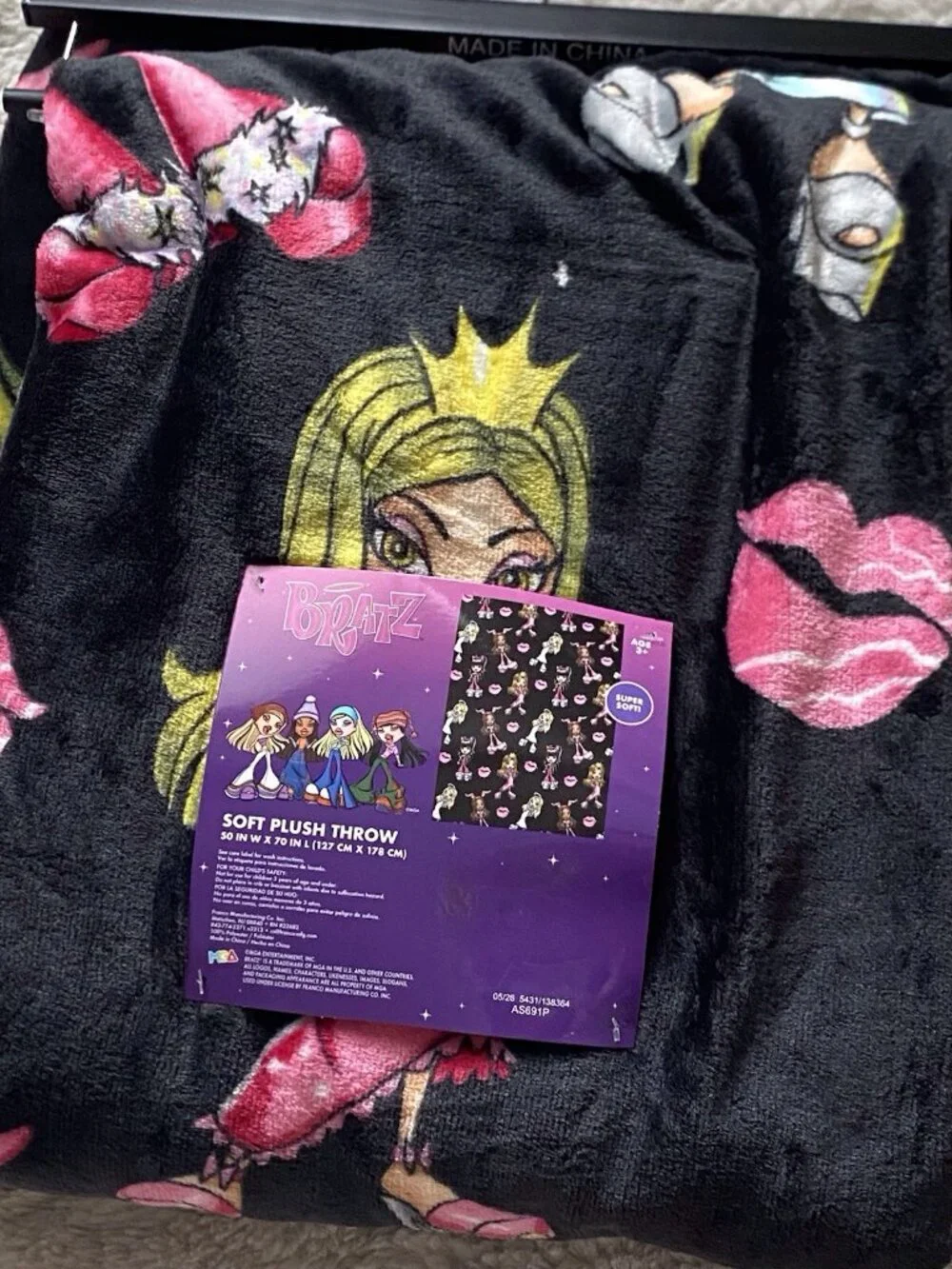 BRATZ Dolls Plush Halloween Throw Blanket 50x70 Black Jade Cloe Sasha Yasmin NEW